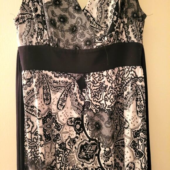 Black and White Dress - Picture 3 of 13